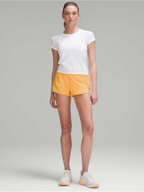 Lululemon Hotty Hot High-Rise Lined Short 2.5"
Mango Dream
Size: 6
